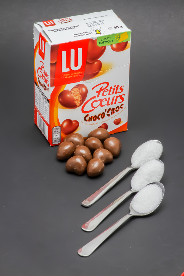 9 Petits Coeurs Choco'Croc de Lu contiennent 2,2 cuil. à café de sucre soit 11g