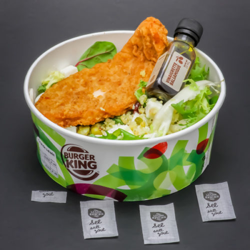 1 salade green chicken de Burger King contient 3,2 dosettes de sel soit 2,55g
