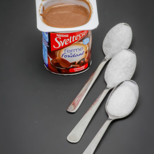 1 Sveltesse chocolat contient 2,4 cuil. à café de sucre soit 12g