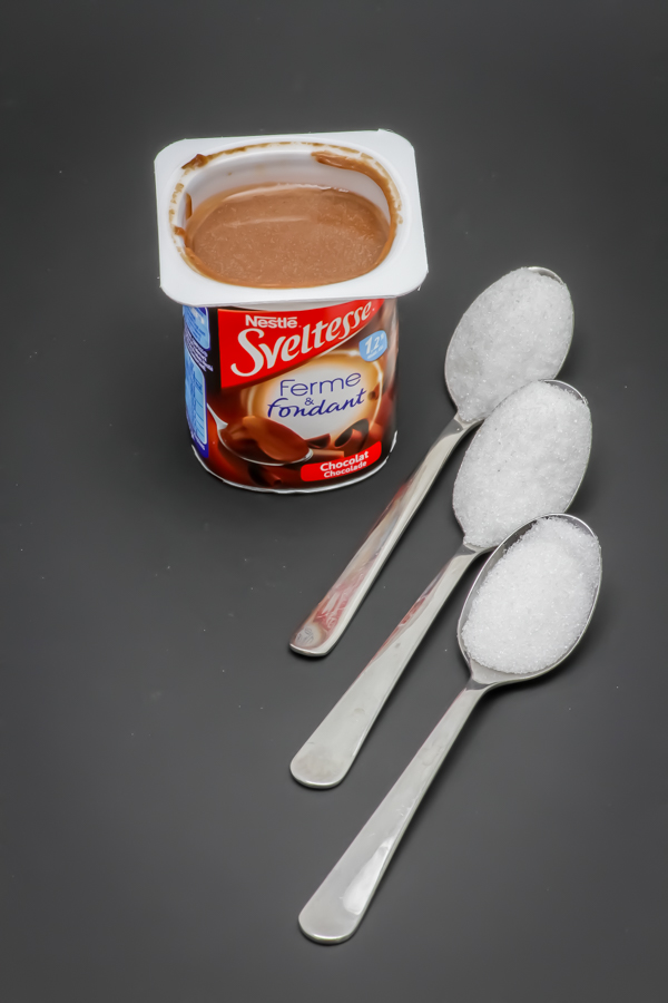 1 Sveltesse chocolat contient 2,4 cuil. à café de sucre soit 12g