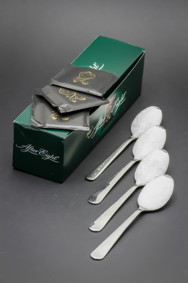 3 After Eight de Nestlé contiennent 3,45 cuil. à café de sucre soit 17,25g