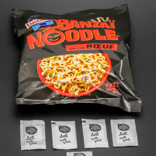 1 sachet de Banzaï Noodle saveur boeuf de Lustucru contient 4,9 dosettes de sel soit 3,9g