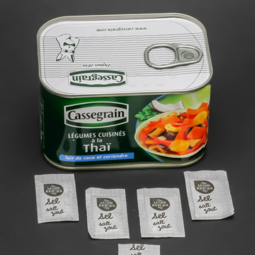 1 boite de légumes cuisinés à la Thaï Cassegrain contient 4,4 dosettes de sel soit 3,6g