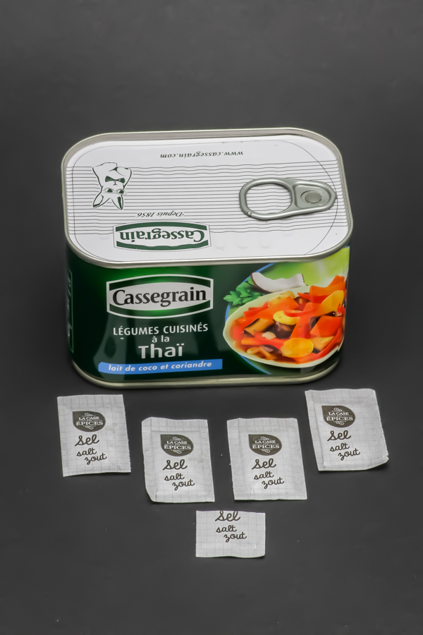 1 boite de légumes cuisinés à la Thaï Cassegrain contient 4,4 dosettes de sel soit 3,6g