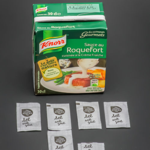 1 briquette de sauce au roquefort de 30cl Knorr contient 5,6 dosettes de sel soit 4,5g