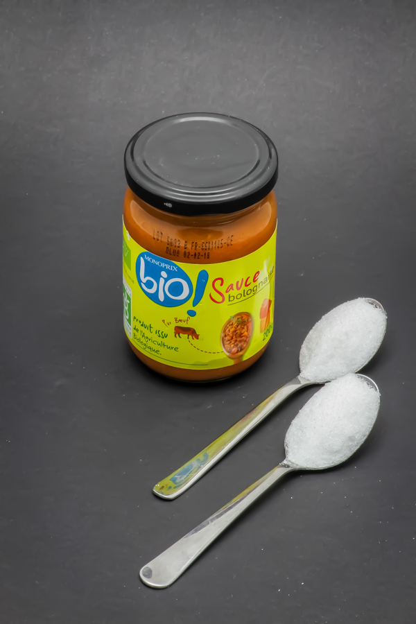 1 pot de sauce bolognaise bio Monoprix de 200g contient 2 cuil. à café de sucre soit 10g