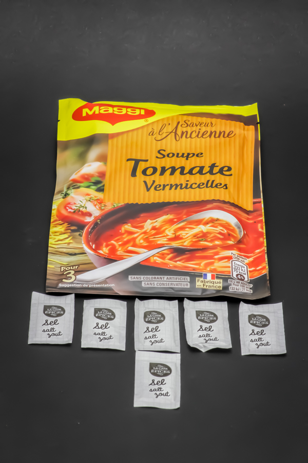 1 sachet de soupe tomate vermicelles pour 3 Maggi contient 6 dosettes de sel soit 4,8g