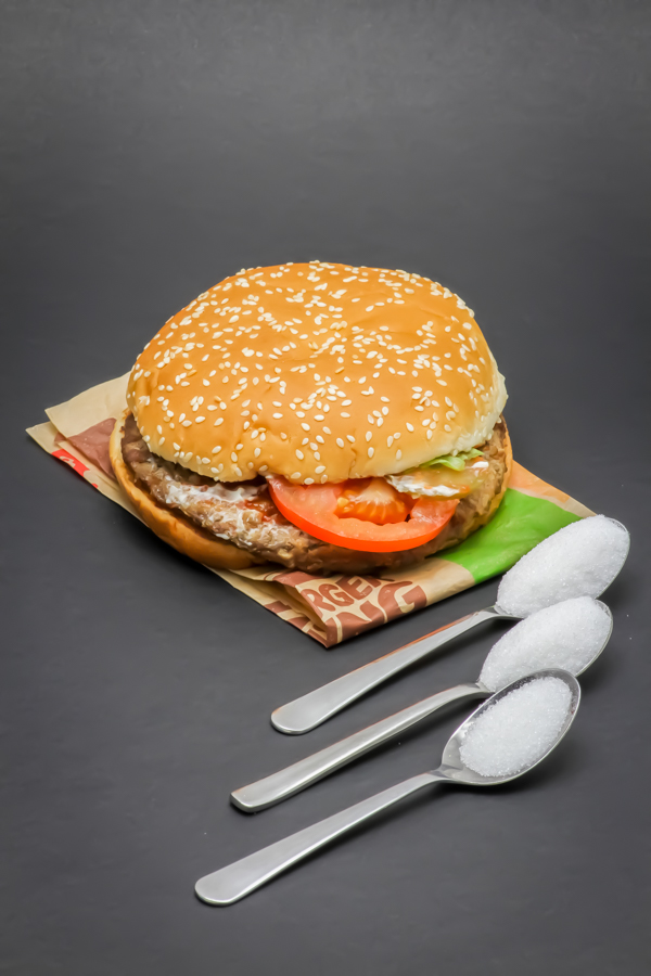 1 Whopper de Burger King contient 2,3 cuil. à café de sucre soit 11,5g