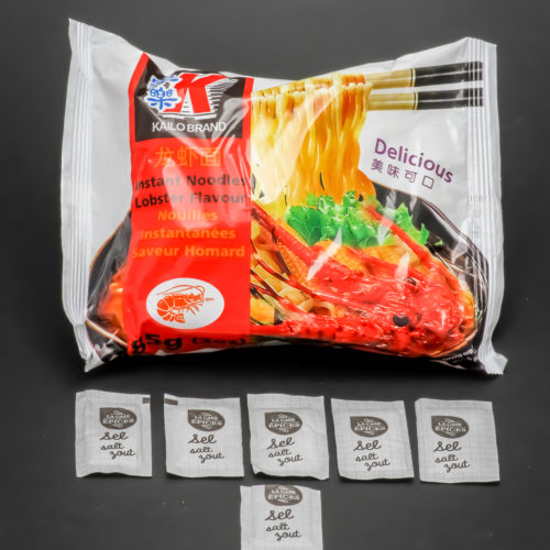 1 sachet d'Instant Noodles Lobster Flavour Kailo Brand contient 5,8 dosettes de sel soit 4,7g