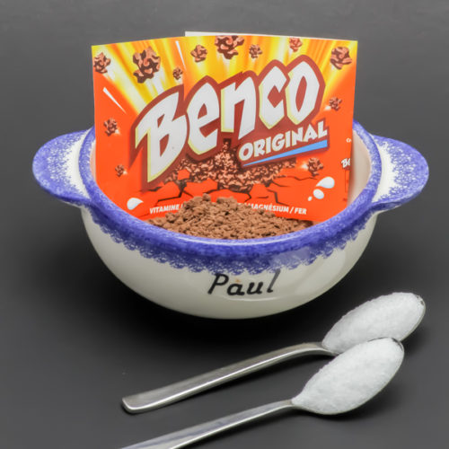 12,8g de Benco contiennent 2 cuil. à café de sucre soit 10g (78%)