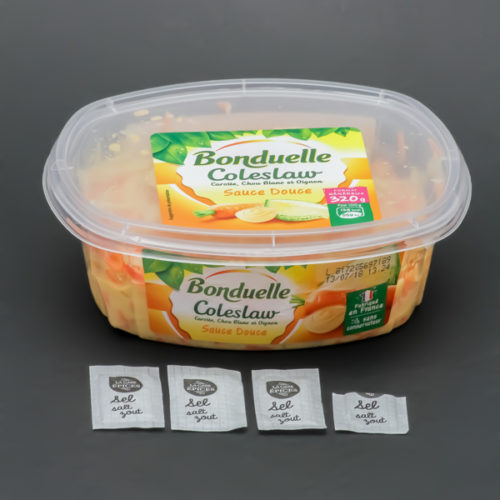 1 barquette de 320g de coleslaw Bonduelle contient 3,6 dosettes de sel soit 2,9g