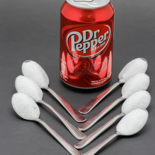 1 canette de 33cl de Dr Pepper contient 6,7 cuil. à café de sucre soit 33,3g