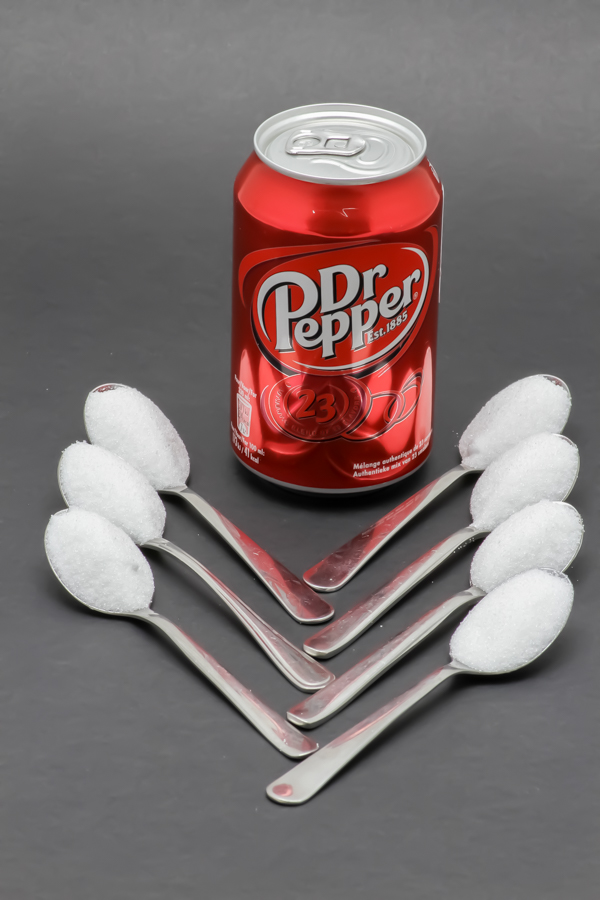 1 canette de 33cl de Dr Pepper contient 6,7 cuil. à café de sucre soit 33,3g