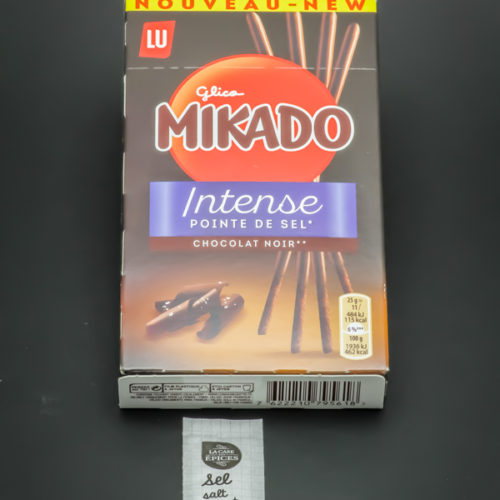 1 boite de Mikado Intense pointe de sel de Lu contient 1,1 dosettes de sel soit 0,9g
