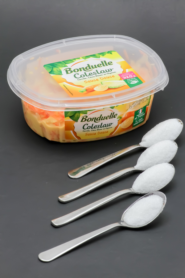 1 barquette de 320g de coleslaw Bonduelle contient 3,2 cuil. à café de sucre soit 16g