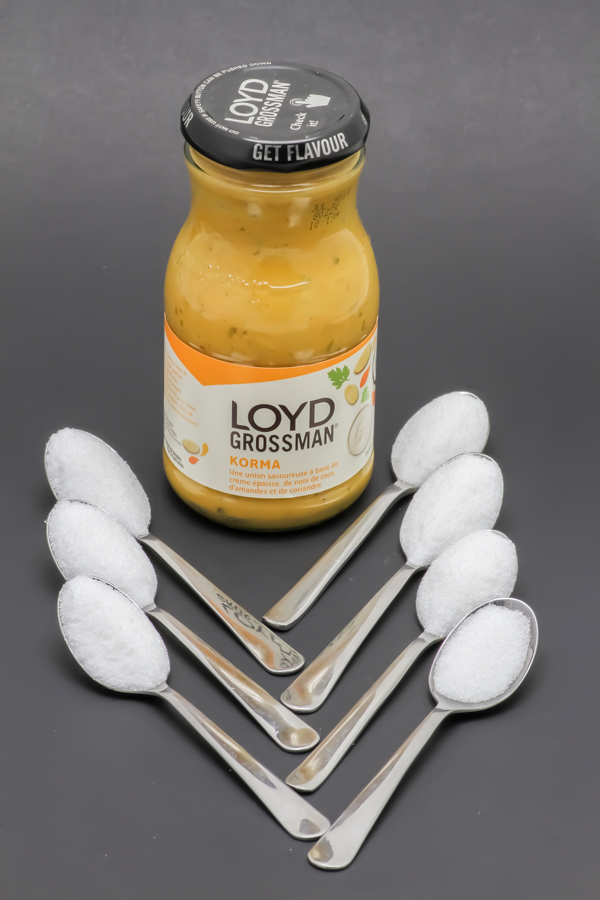 1 pot de 350g de sauce korma Loyd Grossman contient 6,2 cuil. à café de sucre soit 31,1g