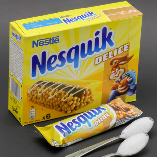 1 barre Nesquik Delice de Nestlé contient 1,5 cuil. à café de sucre soit 7,7g