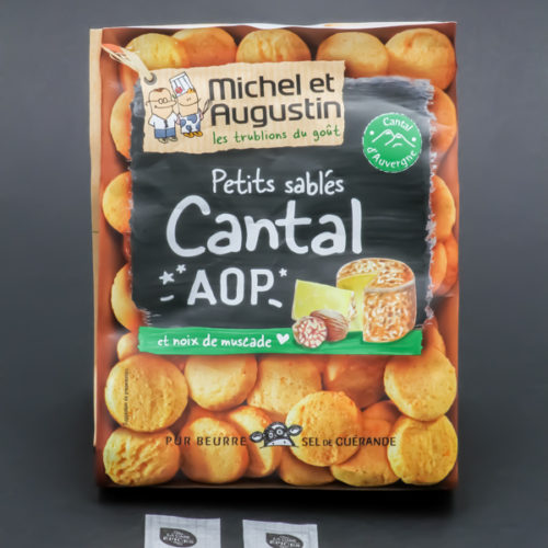 1 sachet de 100g de petits sablés cantal Michel et Augustin contient 2,5 dosettes de sel soit 2g