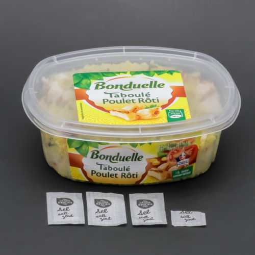 1 barquette de 300g de taboulé au poulet rôti Bonduelle contient 3,4 dosettes de sel soit 2,7g