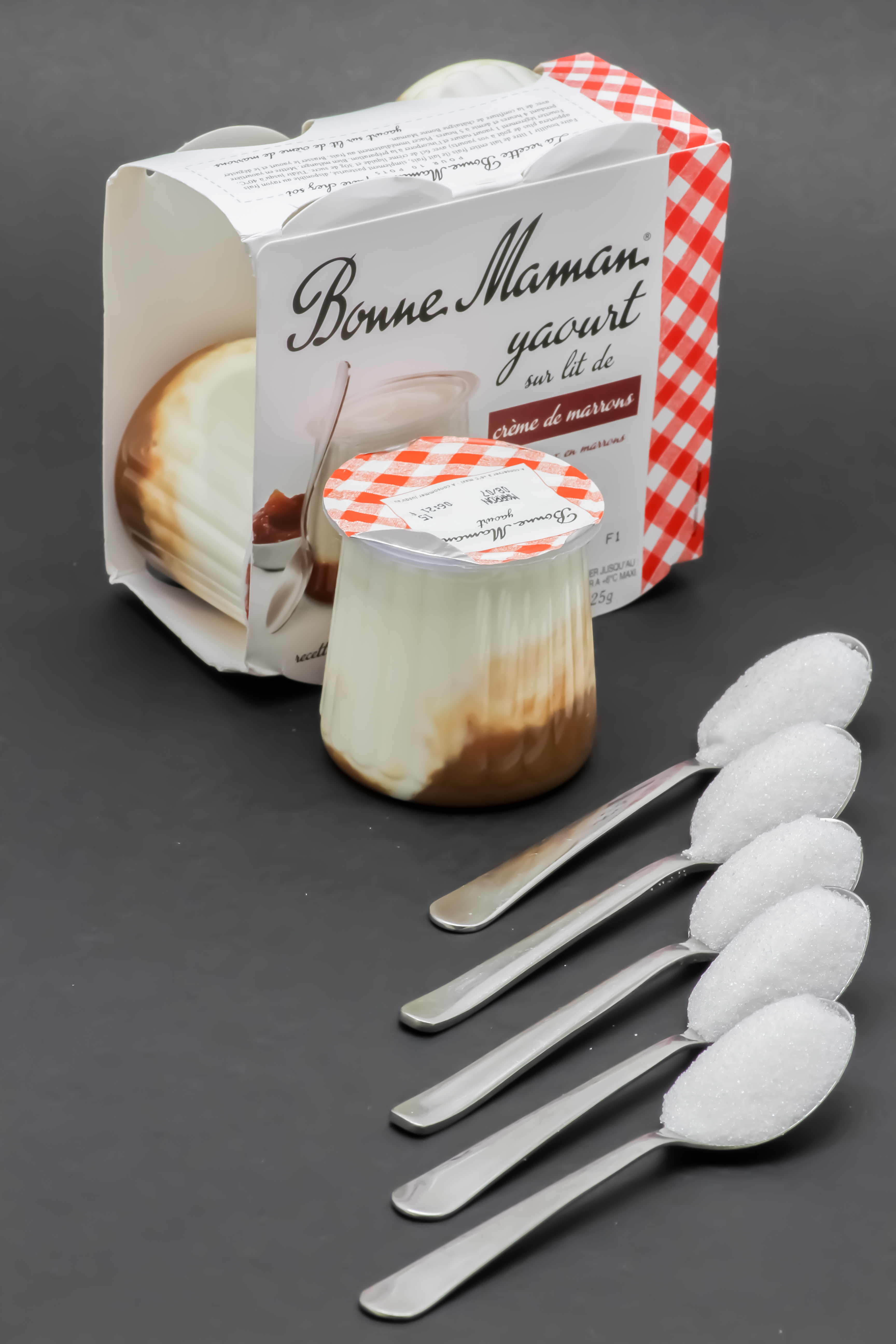 1 yaourt sur lit de crème de marrons Bonne Maman contient 4,8 cuil. à café de sucre soit 23,8g