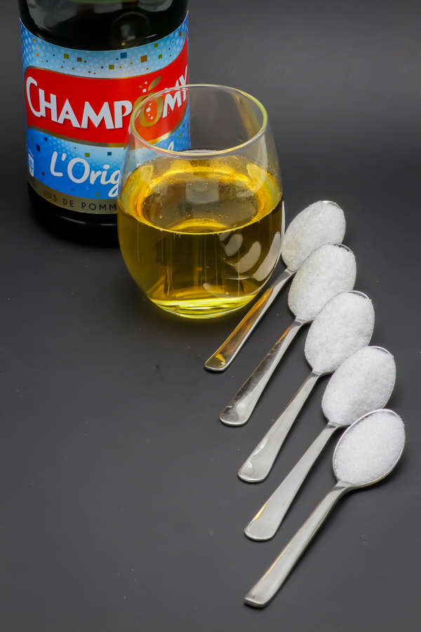 1 verre de 22cl de Champomy contient 4,4 cuil. à café de sucre soit 22g