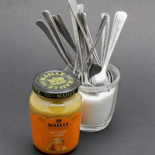 1 pot de 230g de moutarde au miel Maille contient 15,6 cuil. à café de sucre soit 78,2g