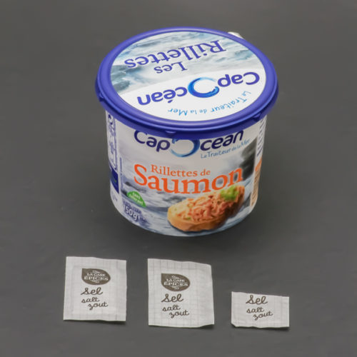1 pot de rillettes de saumon CapOcéan de 50g contient 2,4 dosettes de sel soit 1,95g