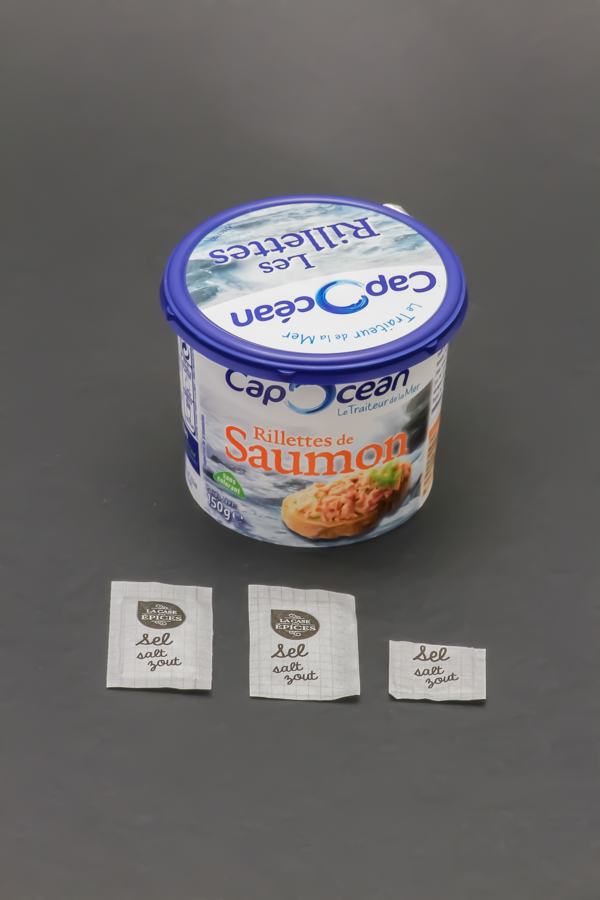1 pot de rillettes de saumon CapOcéan de 50g contient 2,4 dosettes de sel soit 1,95g