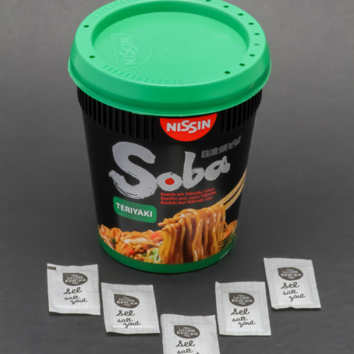 1 boite de soba teriyaki Nissin contient 5,2 dosettes de sel soit 4,14g