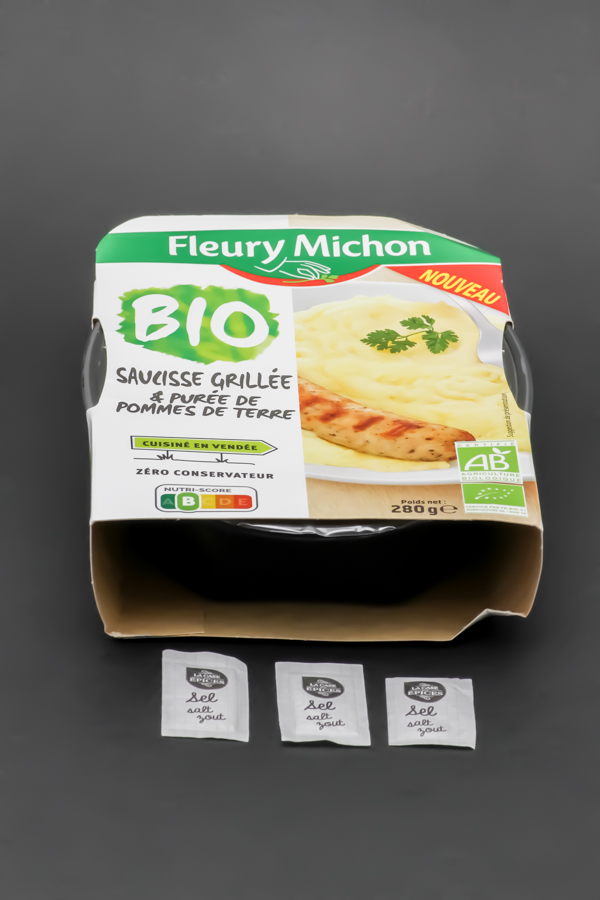 1 barquette de saucisse grillée purée Fleury Michon contient 2,75 dosettes de sel soit 2,2g