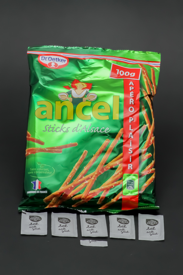 1 sachet de 100g de sticks d'Alsace Ancel Dr. Oetker contient 5,1 dosettes de sel soit 4,1g